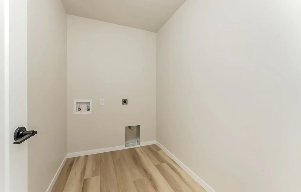 7-custom-1301 N Poplar Ave-14