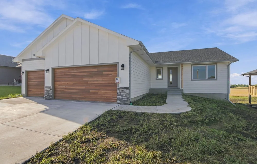 1-custom-809_Sarah_C_St_Garretson_SD_57030_001-2.jpg