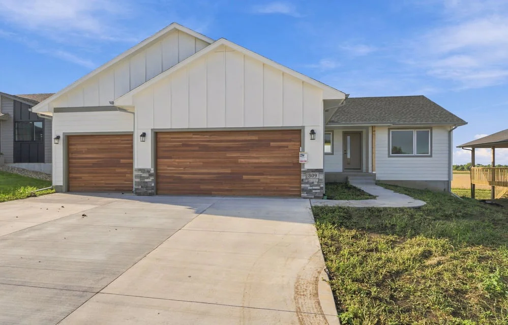 26-custom-809_Sarah_C_St_Garretson_SD_57030_001.jpg